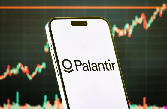 Palantir (PLTR): 70% revenue growth, 137% commercial growth - Palantir's Q4 earnings reportimage