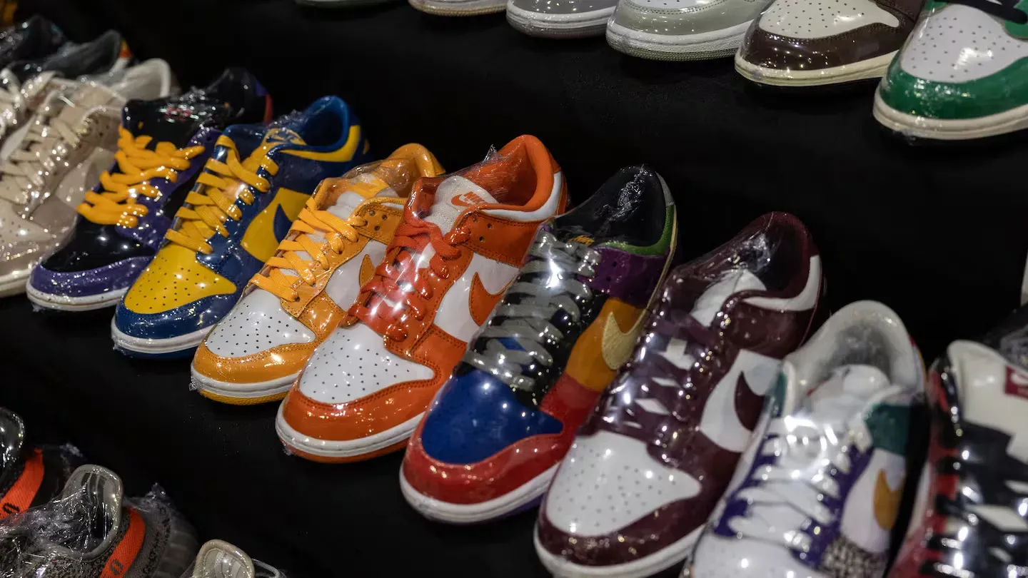 Nike (NKE) Fiscal Q4 2025 Earnings & Investor Sentiment: Is the Swoosh Still a Buy?image