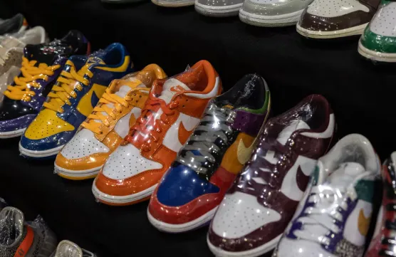 Nike (NKE) Fiscal Q4 2025 Earnings & Investor Sentiment: Is the Swoosh Still a Buy?image